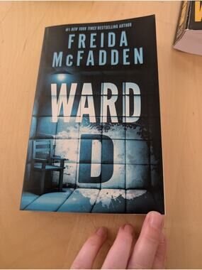🏖Ward D by Freida McFadden